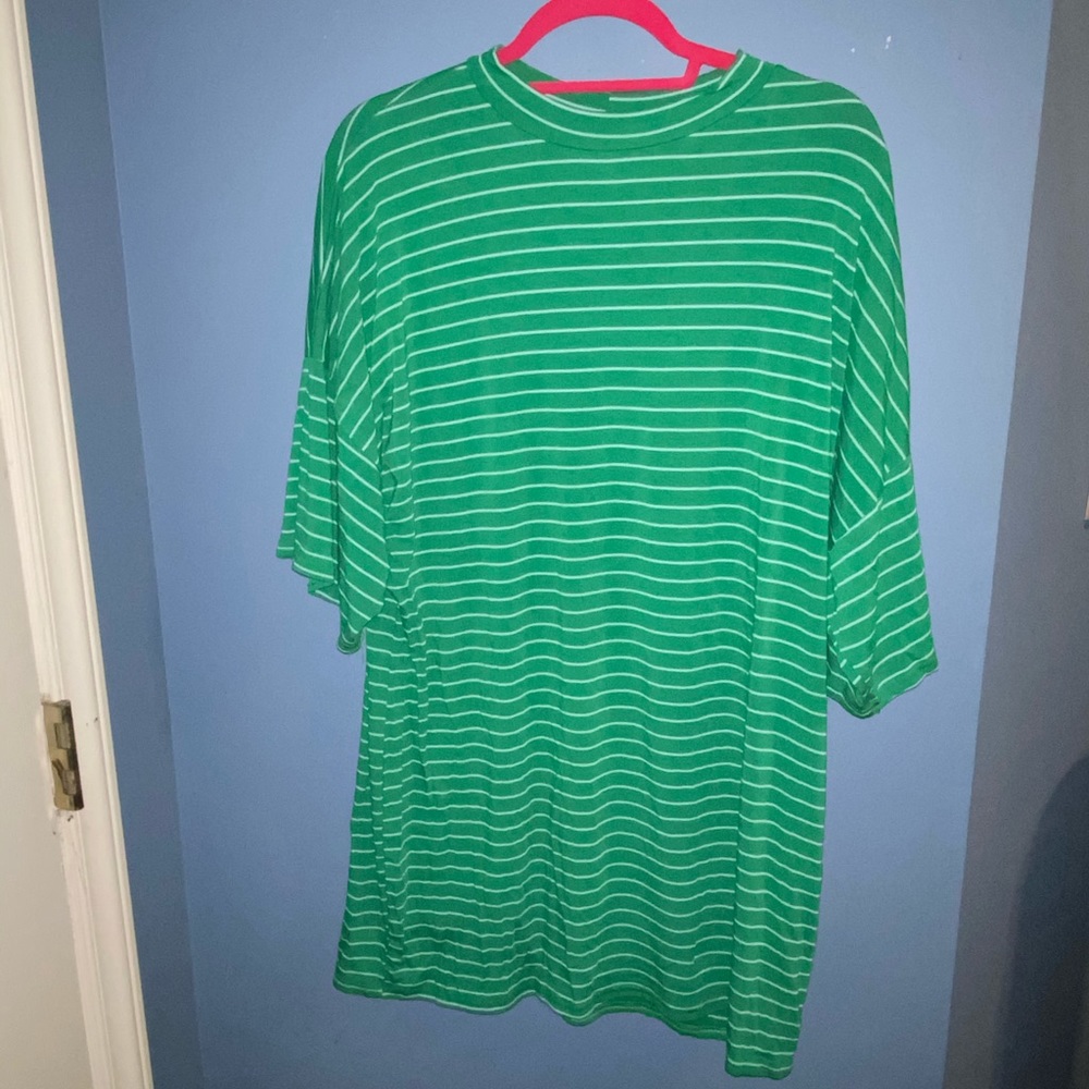 Fabulous Kelly green striped t-dress 🤤